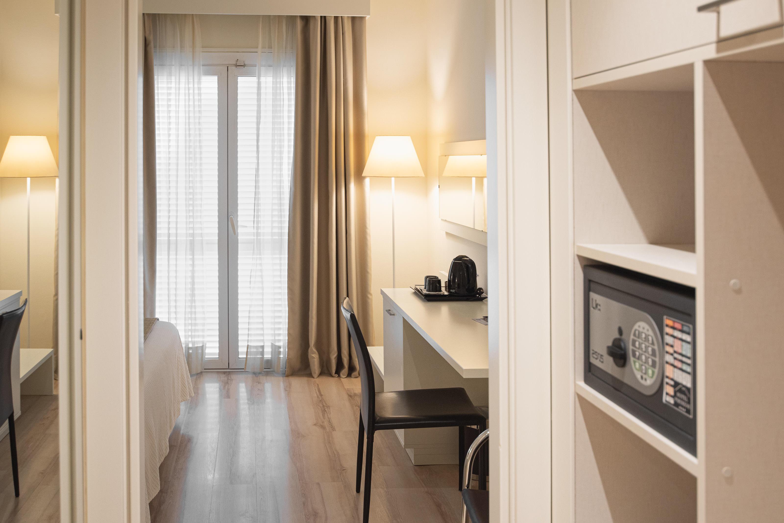 Hotel Pirineos Figueres By Pierre & Vacances ภายนอก รูปภาพ