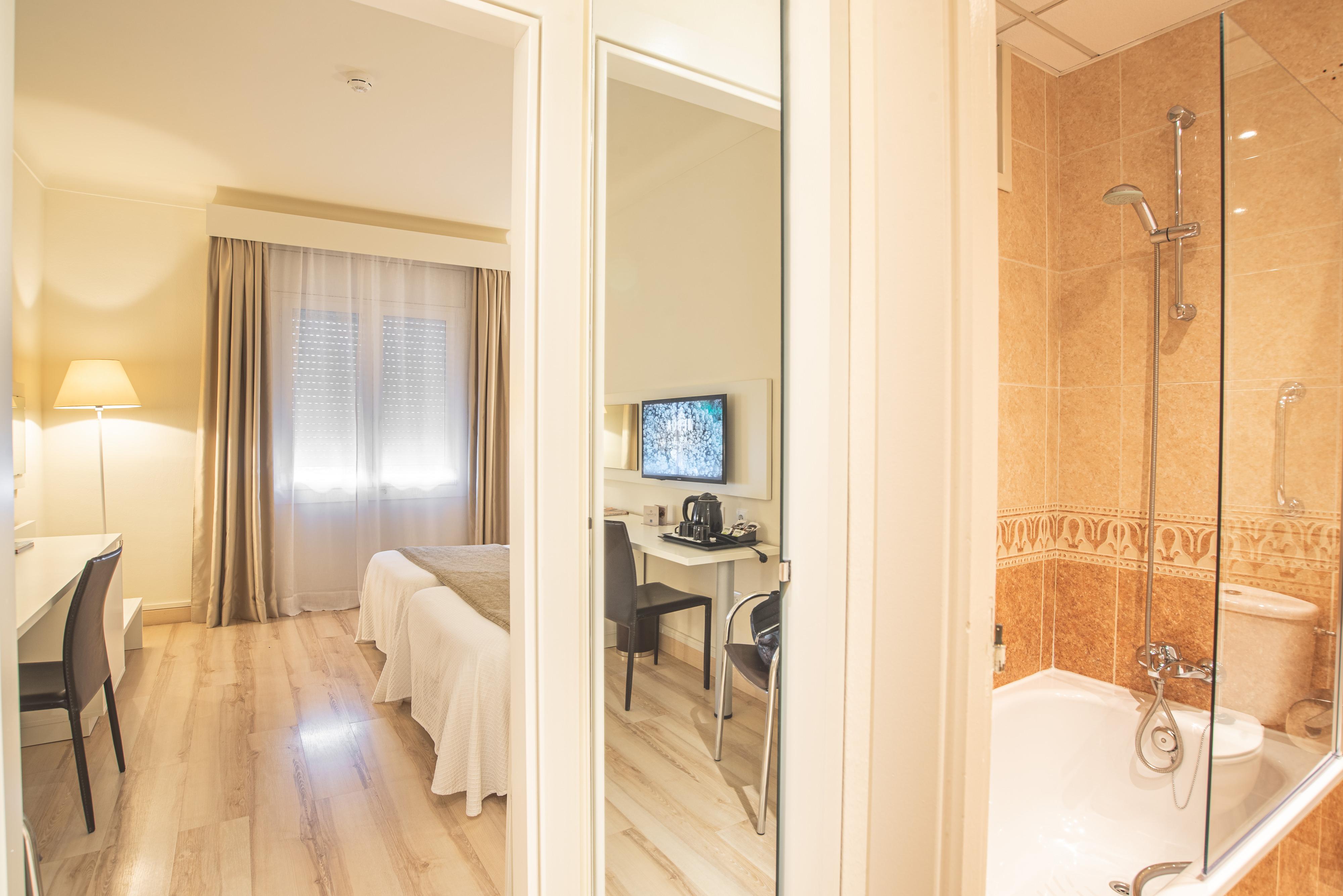 Hotel Pirineos Figueres By Pierre & Vacances ภายนอก รูปภาพ