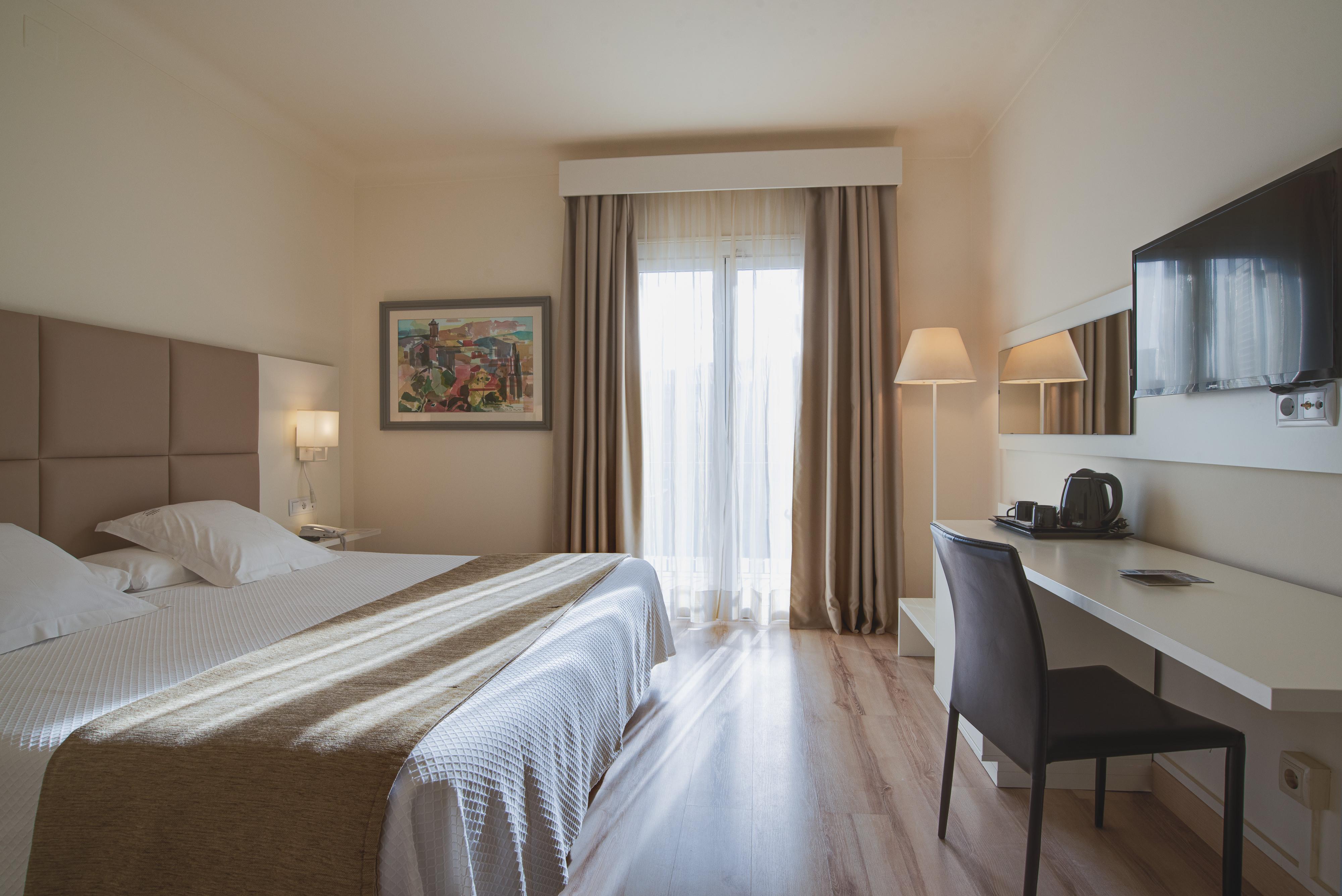 Hotel Pirineos Figueres By Pierre & Vacances ภายนอก รูปภาพ
