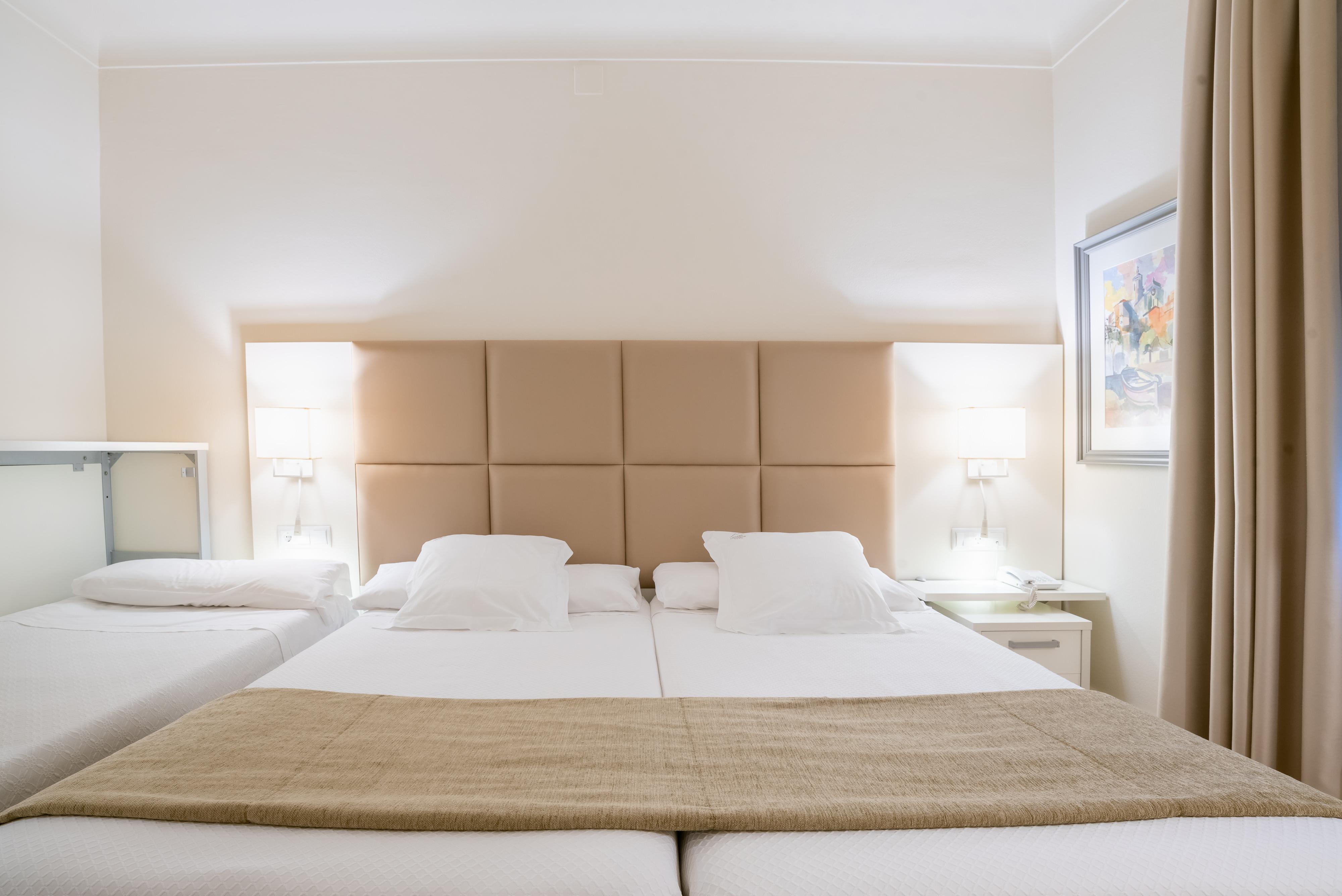 Hotel Pirineos Figueres By Pierre & Vacances ภายนอก รูปภาพ