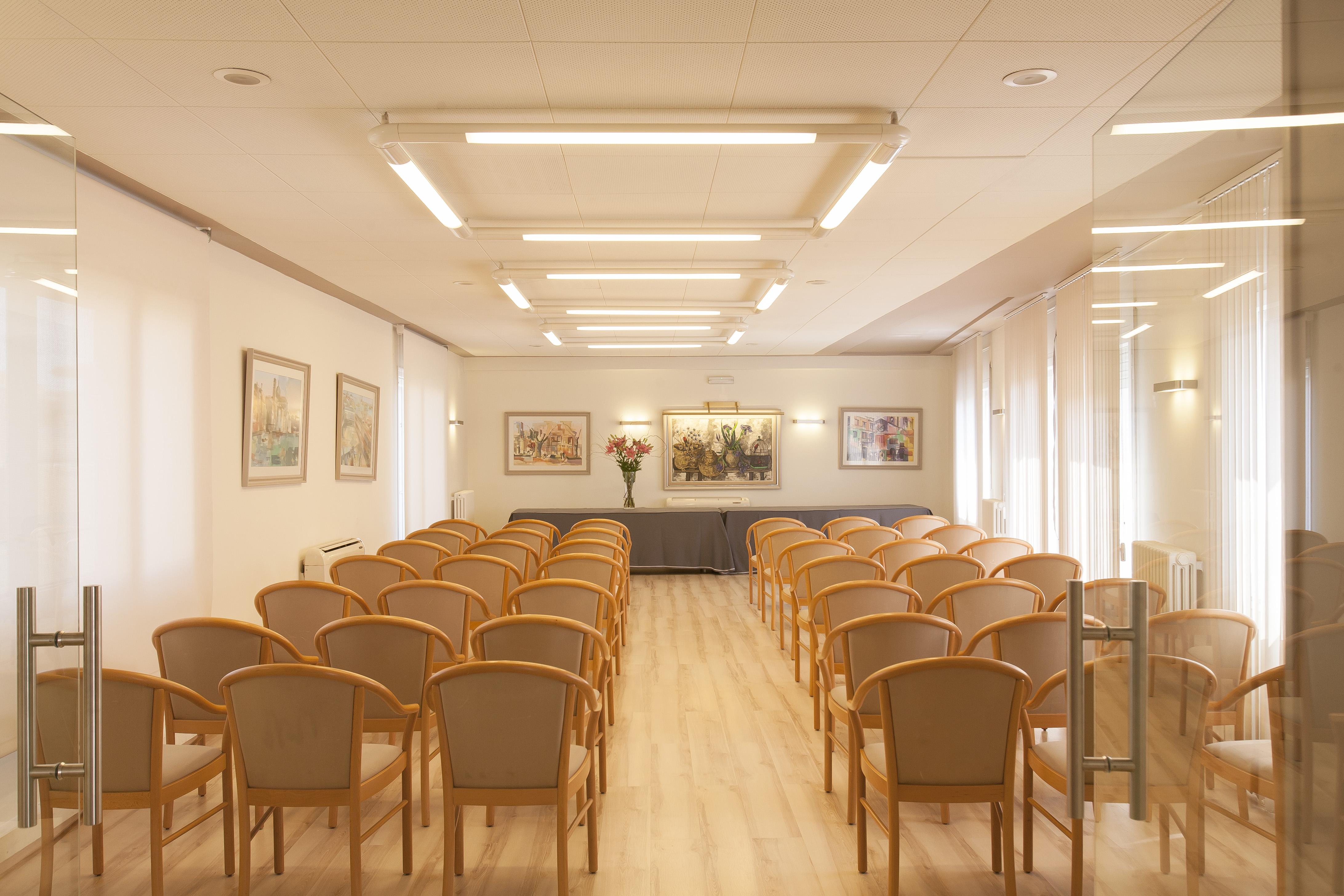 Hotel Pirineos Figueres By Pierre & Vacances ภายนอก รูปภาพ