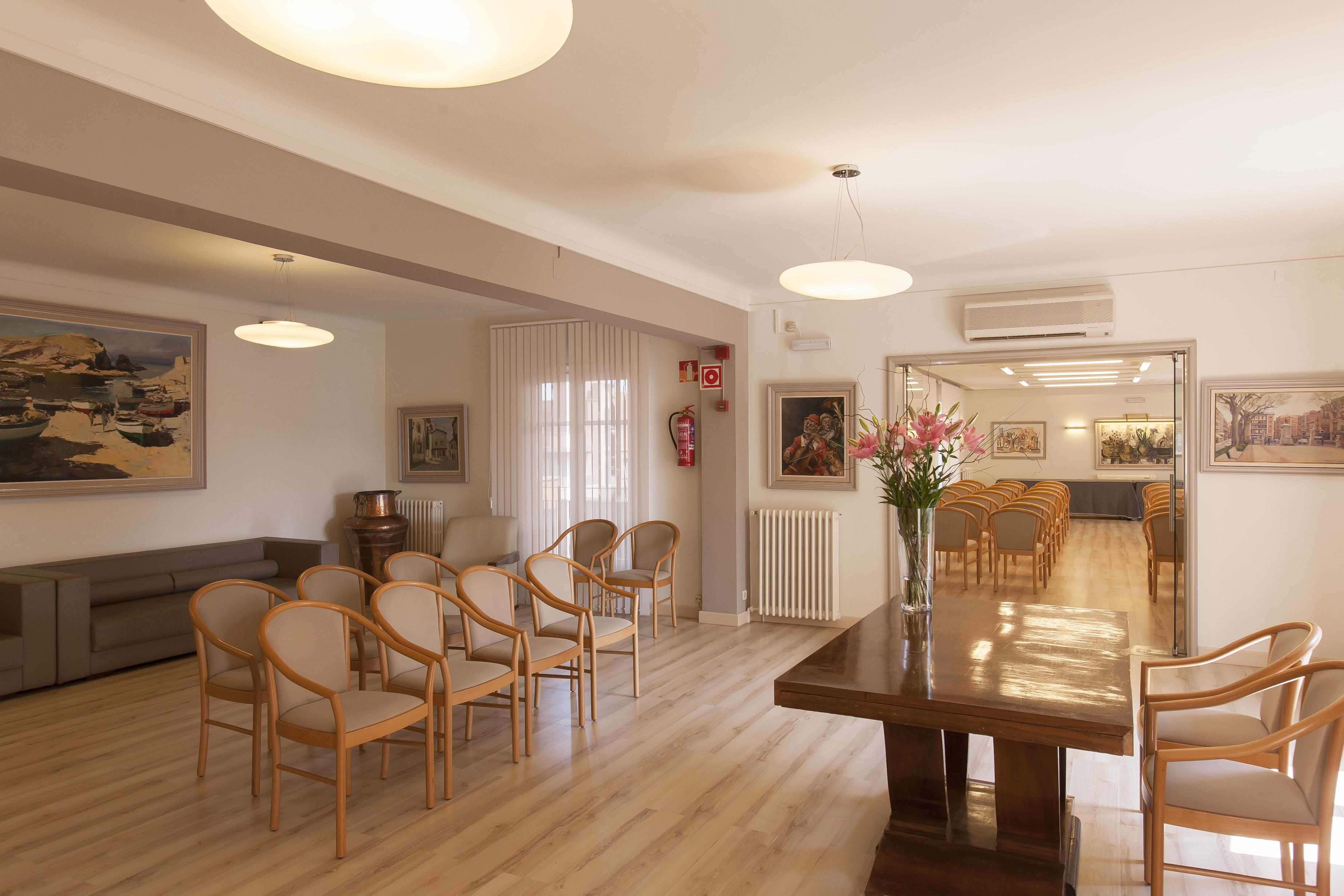 Hotel Pirineos Figueres By Pierre & Vacances ภายนอก รูปภาพ