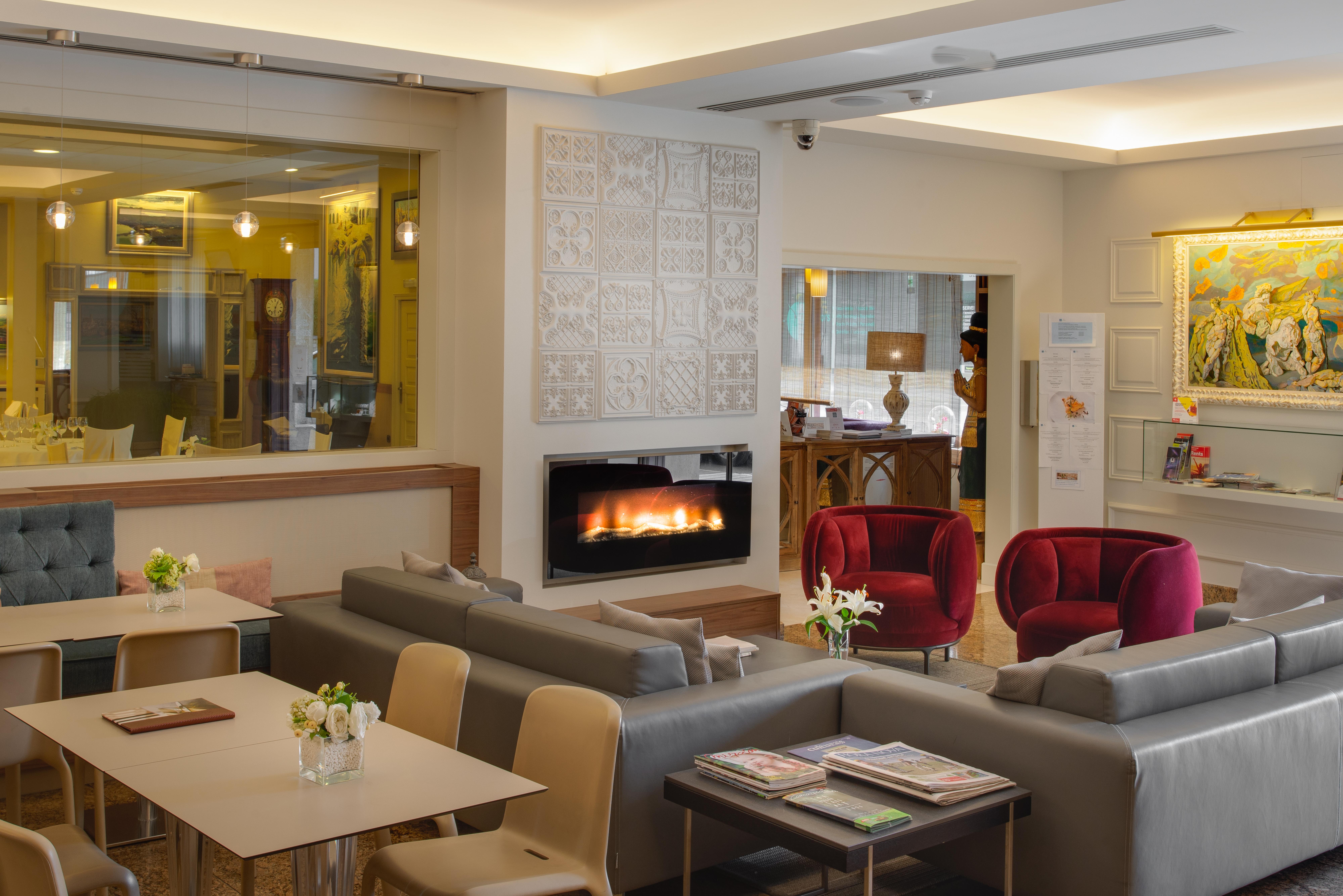 Hotel Pirineos Figueres By Pierre & Vacances ภายนอก รูปภาพ