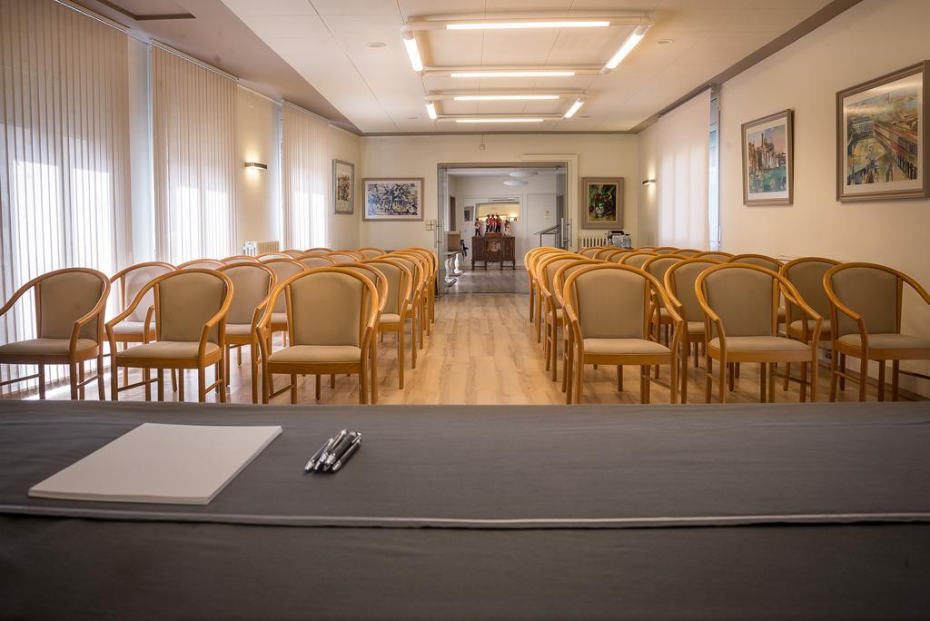 Hotel Pirineos Figueres By Pierre & Vacances ภายนอก รูปภาพ