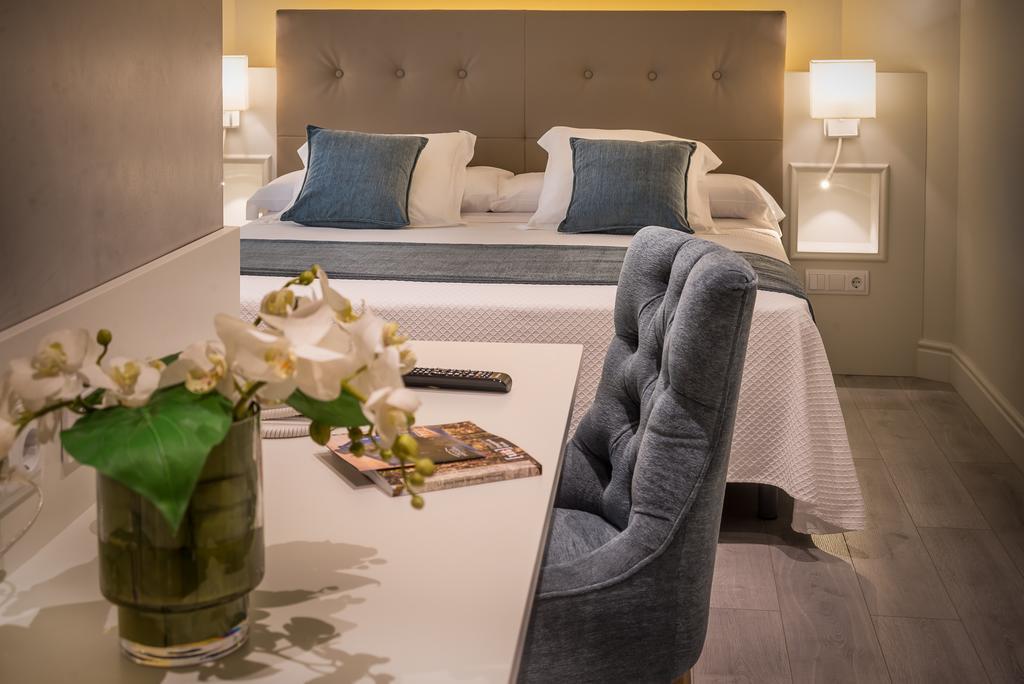 Hotel Pirineos Figueres By Pierre & Vacances ภายนอก รูปภาพ
