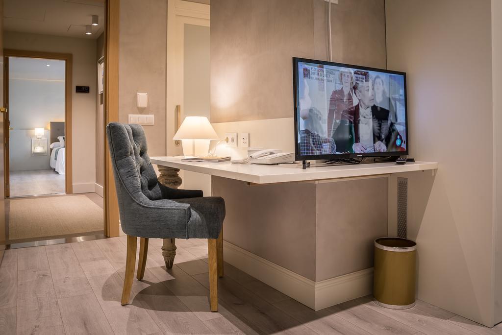 Hotel Pirineos Figueres By Pierre & Vacances ภายนอก รูปภาพ