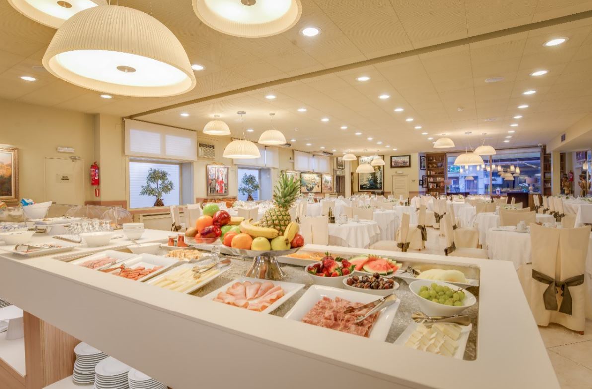 Hotel Pirineos Figueres By Pierre & Vacances ภายนอก รูปภาพ